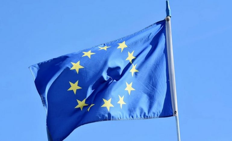 Bloomberg: Biurokracja UE blokuje 1,5 mld euro dla Ukrainy