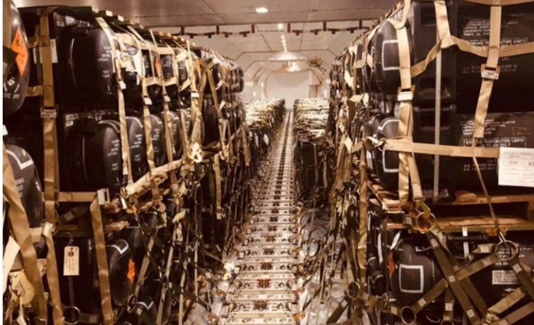 W Kijowie wylądowały dwa kolejne samoloty z amerykańską bronią dla Ukrainy (ZDJĘCIA)