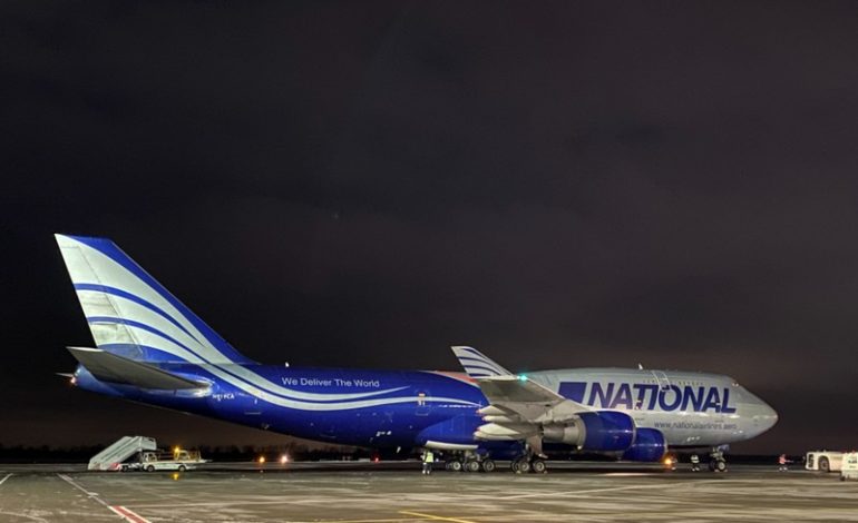 Czwarty samolot z amerykańską bronią dla Ukrainy wylądował w Kijowie. W przyszłym tygodniu kolejne transporty (ZDJĘCIA)