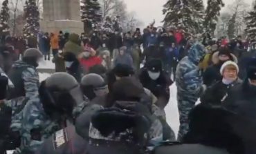 Ludzie wyszli na ulice rosyjskich miast w obronie Nawalnego. Są już pierwsze zatrzymania (WIDEO)