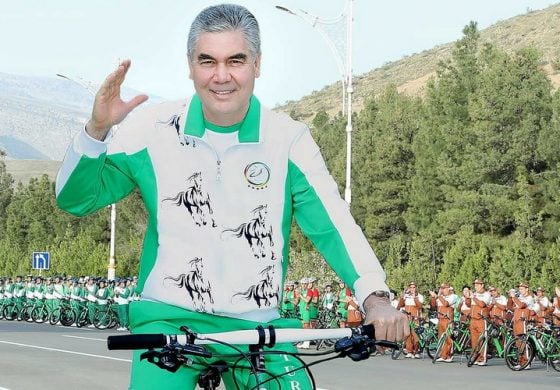 Prezydent Turkmenistanu zachęca do jazdy na rowerze (WIDEO)