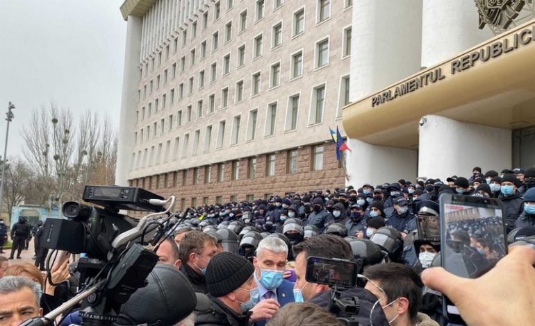 W Mołdawii protesty rolników. Traktory przed gmachem rządu i parlamentu