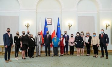Prezydent RP nagrodził dziewięć osób z Czech, Rumunii, Słowacji, Ukrainy i Węgier, za pomoc polskim obywatelom w czasach totalitaryzmów i wojen (WIDEO)