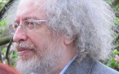 “Nieznani sprawcy” podrzucili głowę świni i pozostawili antyukraińskie i antyżydowskie treści na mieszkaniu byłego szefa “Echa Moskwy” (ZDJĘCIA)