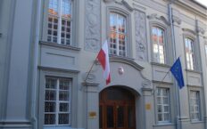 W ambasadzie w Wilnie wygrał Rafał Trzaskowski