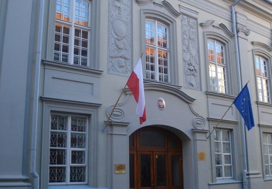 W ambasadzie w Wilnie wygrał Rafał Trzaskowski