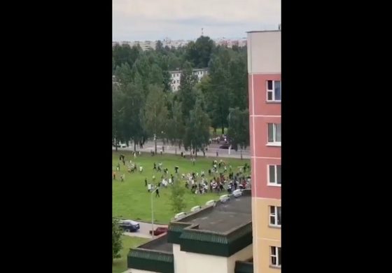 W Witebsku mieszkańcy rozgromili funkcjonariuszy OMON (WIDEO)