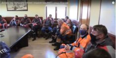 Nie ustają protesty portowców we Władywostoku. Pracownicy zajęli gabinet dyrektora (WIDEO) Nie ustają protesty portowców we Władywostoku. Pracownicy zajęli gabinet dyrektora (WIDEO)