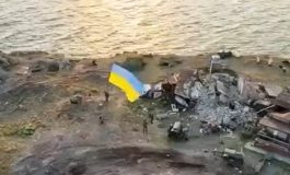 Najnowszy film z Wyspy Węży. Powiewa ukraińska flaga, zniszczony rosyjski sprzęt (WIDEO) (ZDJĘCIA)
