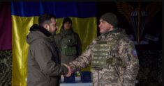 Zełenski w Donbasie wśród żołnierzy. A Putin?