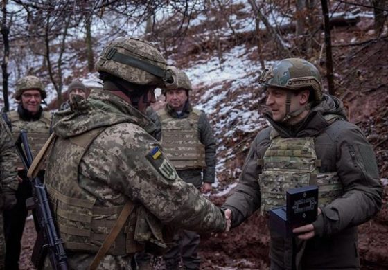 Ukraina w obliczu zagrożenia rosyjską inwazją. Paniki nie ma, morale wysokie, ale są wewnętrzne konflikty