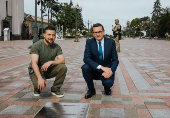 Premierzy Polski, Czech i Slowenii oraz wicepremier Polski uhonorowani w Alei Odważnych w Kijowie