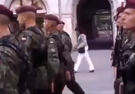 Kremlowska propaganda przedstawia piosenkę "Przybyli ułani pod okienko" jako dowód na to, że Polacy szykują się do zajęcia Wilna i Lwowa (WIDEO)