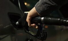 Polska czeka z porzuceniem ropy z Rosji na sankcje unijne a Nowy Rok się zbliża (KOMENTARZ)