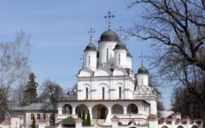 Do 100 osób będzie mogło uczestniczyć w nabożeństwach w Rosji