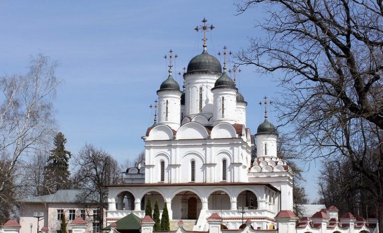 Do 100 osób będzie mogło uczestniczyć w nabożeństwach w Rosji