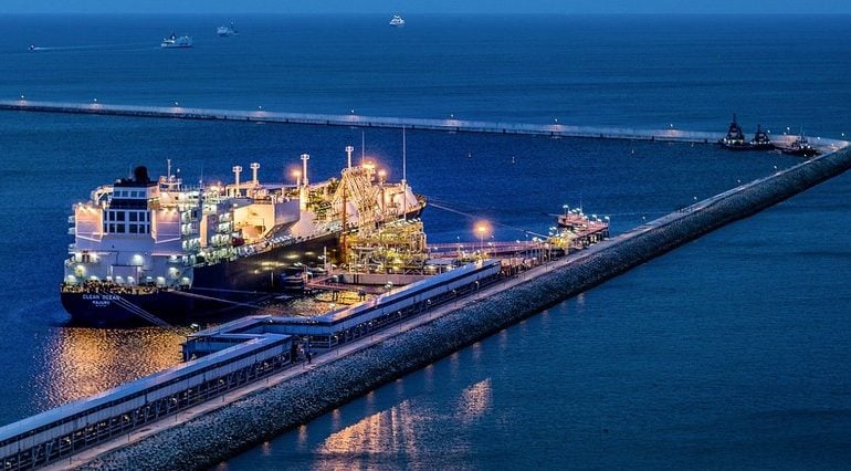 Z powodu rosyjskiej agresji świat będzie bił się o LNG, który Polska już ma (KOMENTARZ)