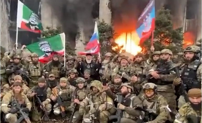 Najbliższy współpracownik Kadyrowa: Rozkaz zniszczenia Mariupola wydany przez Putina został zrealizowany (WIDEO)