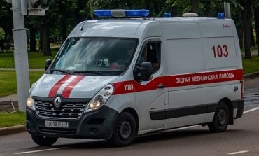 Nowa metoda białoruskich służb bezpieczeństwa. Podjeżdżają do protestujących karetkami, by uśpić ich czujność