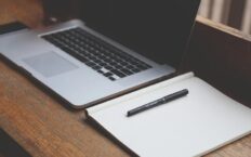 Rosyjski portal, który ujawniał afery Kremla, uznany za organizację niepożądaną i zagranicznego agenta