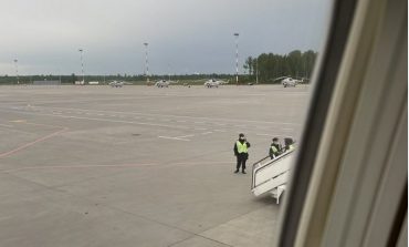 Rosyjskie służby kazały zawrócić samolot LOT na lotnisku w Petersburgu, by zatrzymać opozycyjnego działacza