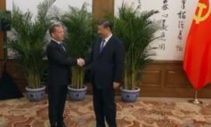Miedwiediew w Pekinie, spotkał się z Xi Jinpingiem. Czemu nie Putin? (WIDEO)