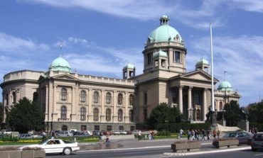 Mężczyzna zastrzelił się przed parlamentem Serbii