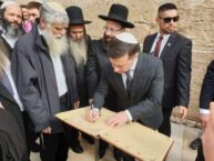 Zełenski pod Ścianą Płaczu w Jerozolimie modlił się o pokój na Ukrainie