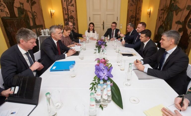 W Monachium prezydent Wołodymyr Zełenski spotkał się z sekretarzem generalnym NATO Jensem Stoltenbergiem