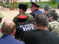 W Jekaterynburgu kozacy, w ramach „patrolu koronawirusowego”, zatrzymują kichających Azjatów
