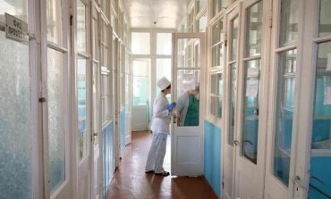W Kijowie z powodu ograniczenia ruchu komunikacji miejskiej pielęgniarki odmawiają przychodzenia do pracy