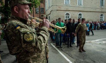 Zełenski przesunął o miesiąc wiosenny pobór do wojska