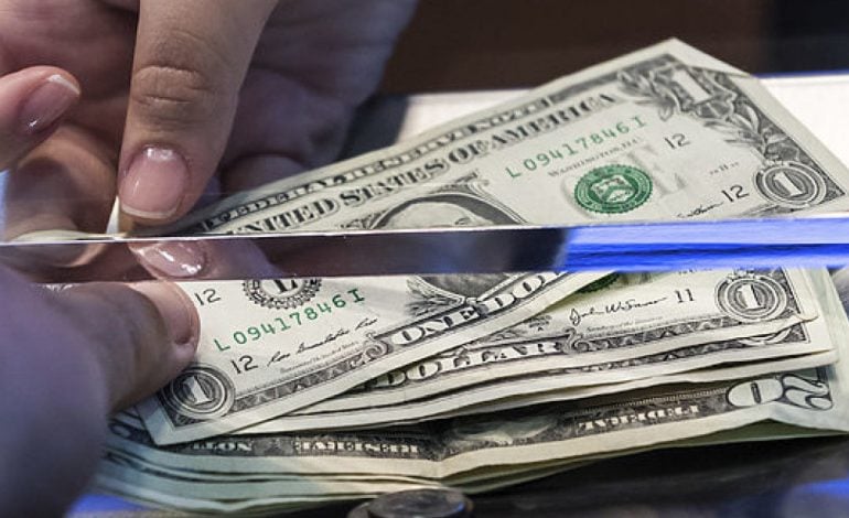 W ubiegłym roku Ukraińcy pracujący za granicą przetransferowali do kraju ponad 12 mld dolarów