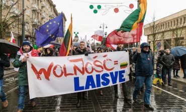 Polacy z Litwy na antynacjonalistycznym marszu w Wilnie