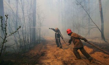 Z pożarem w strefie czarnobylskiej zmaga się już ponad 1300 strażaków i leśników