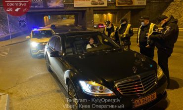 W Kijowie policja drogowa zatrzymała wysokiego urzędnika władz miejskich. Był nietrzeźwy i wszczął awanturę z funkcjonariuszami (WIDEO)