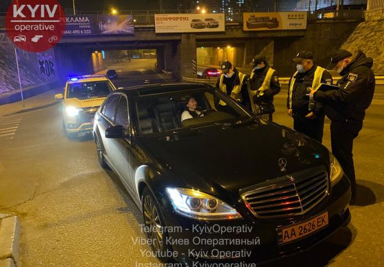 W Kijowie policja drogowa zatrzymała wysokiego urzędnika władz miejskich. Był nietrzeźwy i wszczął awanturę z funkcjonariuszami (WIDEO)