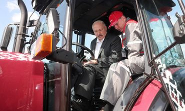 Traktory jako dowód wdzięczności za pomoc humanitarą dla Białorusi