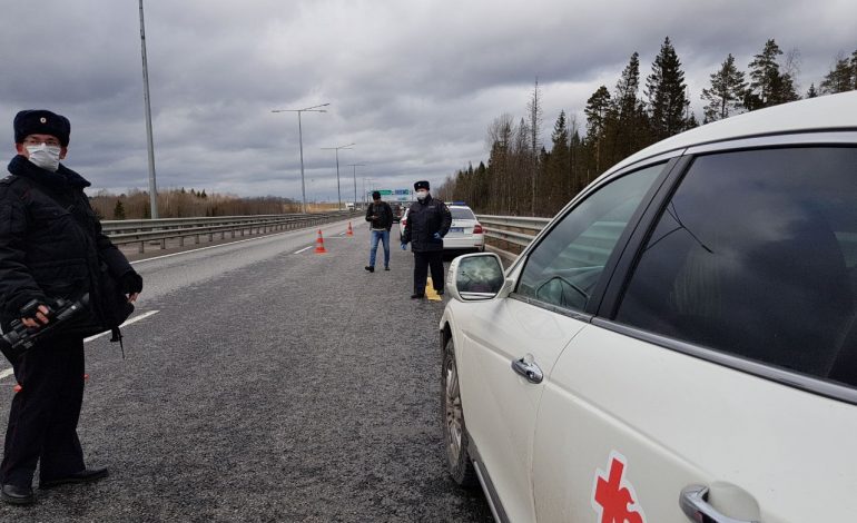 Policja w Rosji pobiła lekarkę – wiozła respiratory do szpitali (WIDEO)