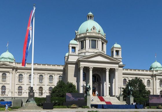 Gwałtowne protesty przeciwko lockdownowi w Serbii