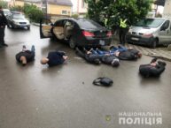 Porachunki między szoferami busów pasażerskich pod Kijowem. W strzelaninie uczestniczyło ok. 100 osób (WIDEO)