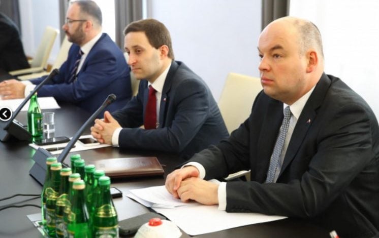 Minister Jan Dziedziczak przekazał senatorom informacje nt. finansowania opieki nad Polonią i Polakami za granicą w 2020 r