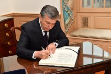 Prezydent Uzbekistanu odwiedza niespokojny region