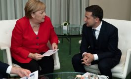 Ukraiński deputowany z partii prezydenckiej: Merkel najpierw z Putinem, a następnie z Zełenskim - to korzystne dla Ukrainy