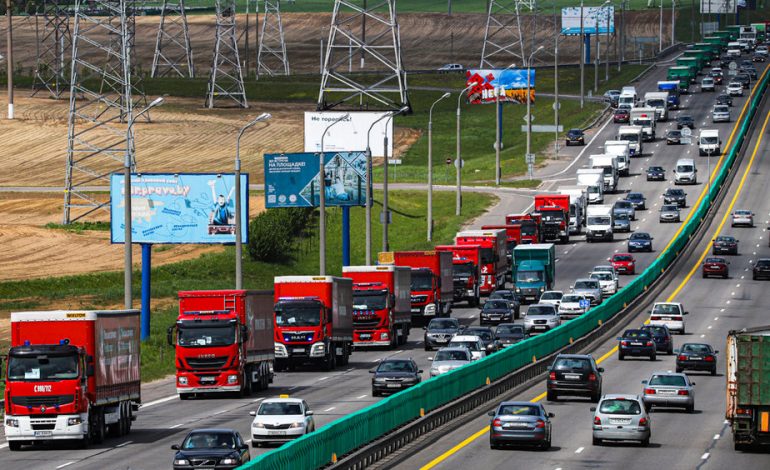 Robi wrażenie: niekończąca się kolumna ciężarówek z polską pomocą dla Białorusi