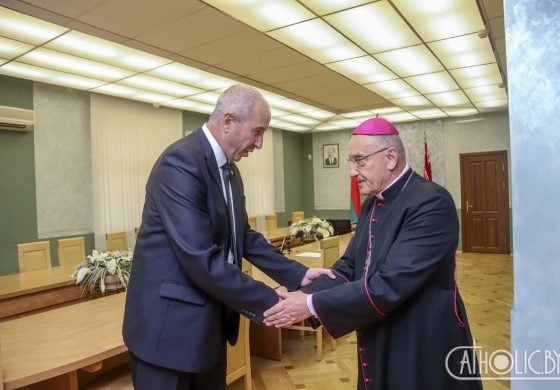 Zwierzchnik białoruskich katolików spotkał się z szefem MSW. Jest reakcja Łukaszenki