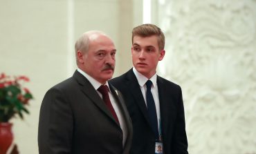 Łukaszenka uzbroił swojego 16-letniego syna po zęby