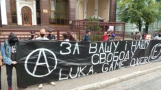 Przed ambasadą Białorusi w Kijowie Ukraińcy manifestowali poparcie dla Białorusinów. Doszło do przepychanek