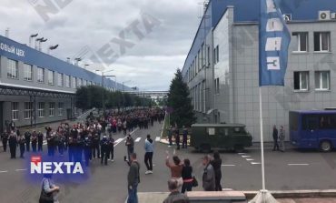 Strajk rozpoczęły Białoruskie Zakłady Samochodowe. Pracownicy żądają odejścia Łukaszenki (WIDEO)