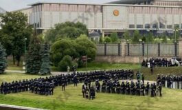 Z ostatniej chwili: Łukaszenko odleciał śmigłowcem ze swojego pałacu, a jego pałkarze odgrodzili budynek